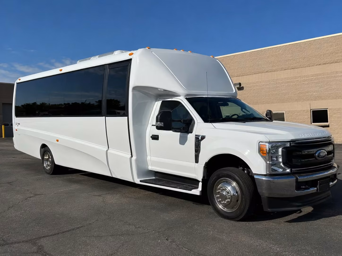 el paso 15 passenger minibus rental